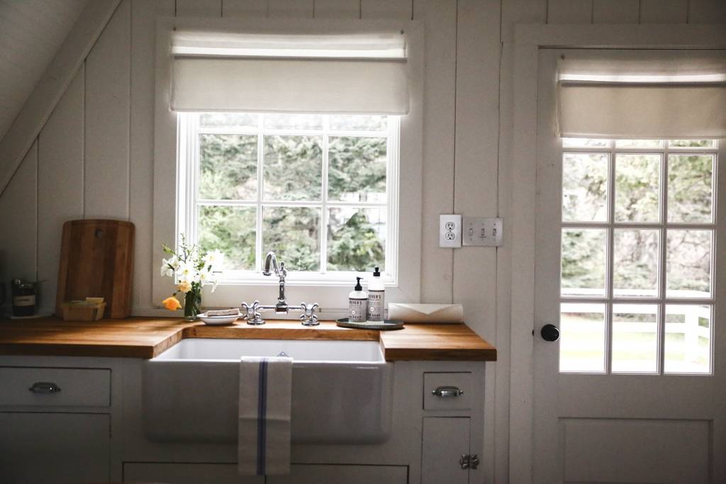 9 Dog-Friendly West Coast Airbnbs We Want to Visit!
